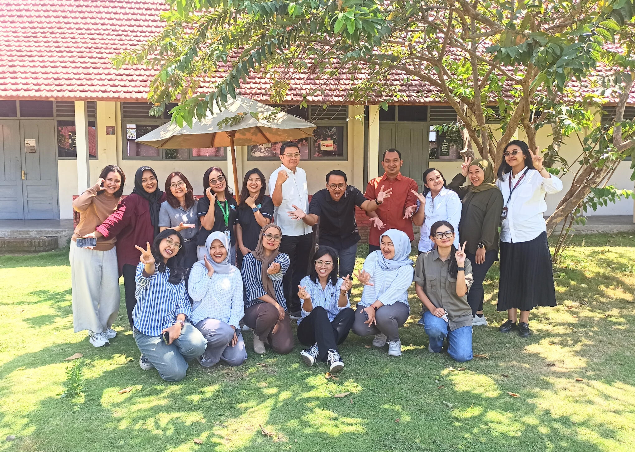 Offline event An offline event with AMSIH-HHRMA Yogyakarta. Here I presented: Content Creation for HR.